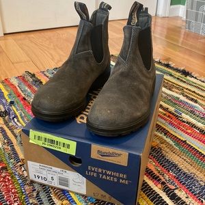 Blundstone boots. Steel grey size 8